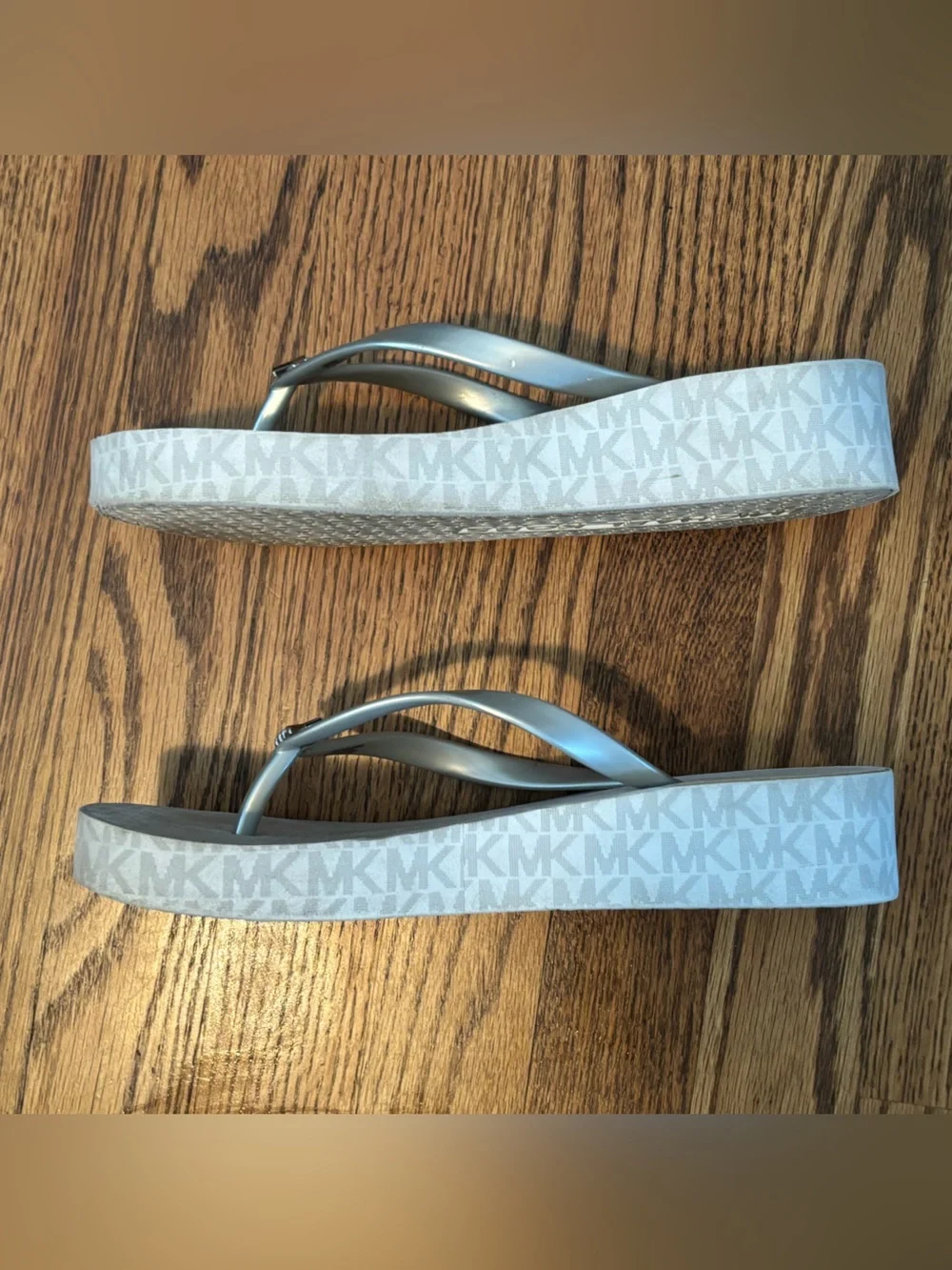 Michael Kors Bedford Glam Flip Flops White/Silver Wedge Sandals Size 8